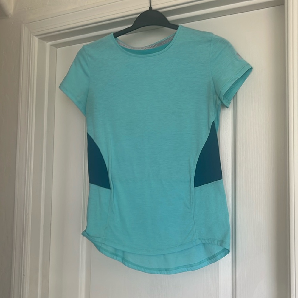 Women’s under Armour athletic shirt extra small